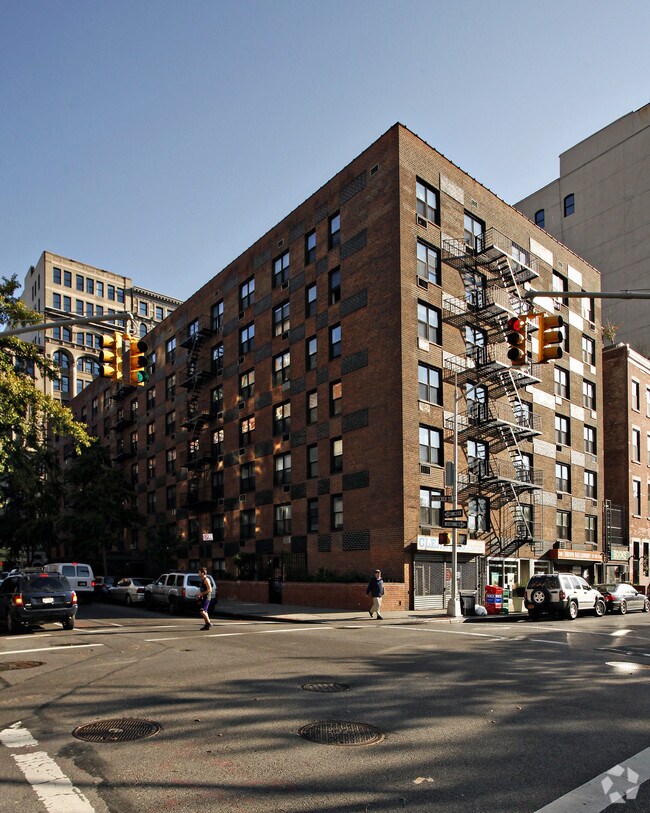 Building Photo - 88 Bleecker St