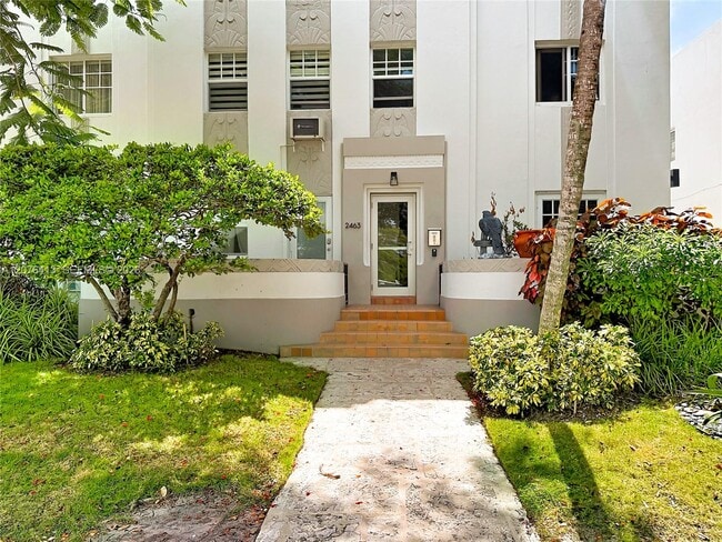 Building Photo - 2463 Pine Tree Dr
