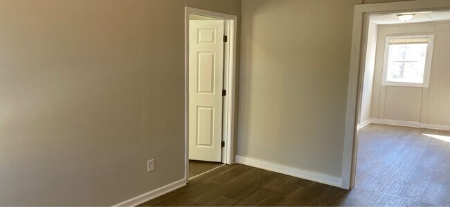 Foto del edificio - 1661 Oak St NE