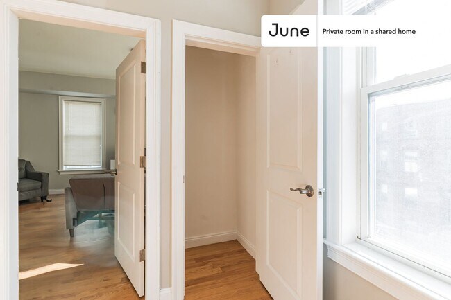 Building Photo - Room in Shared 3 bed/1 bath home