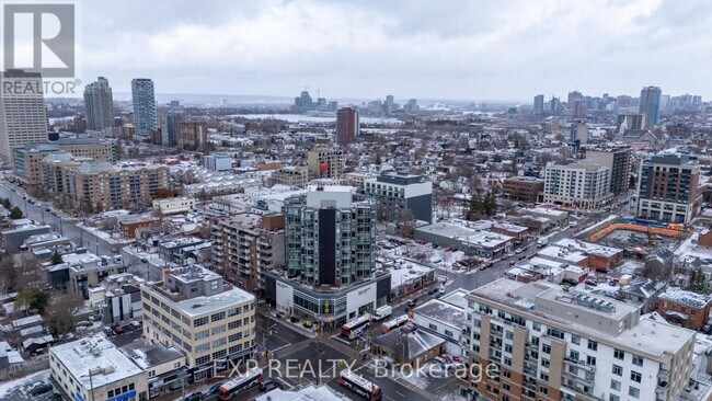 Photo du bâtiment - 1227 Wellington St. W