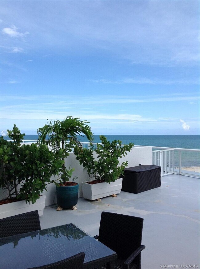 Building Photo - 6515 Collins Ave