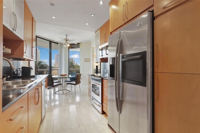 Foto del edificio - 20191 E Country Club Dr