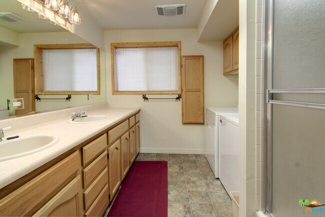 Building Photo - 593 Chipmunk Ln