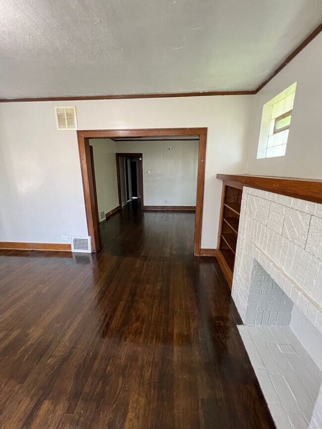 Building Photo - Discover 8951 S Throop a 3-bedroom, 1-bath...