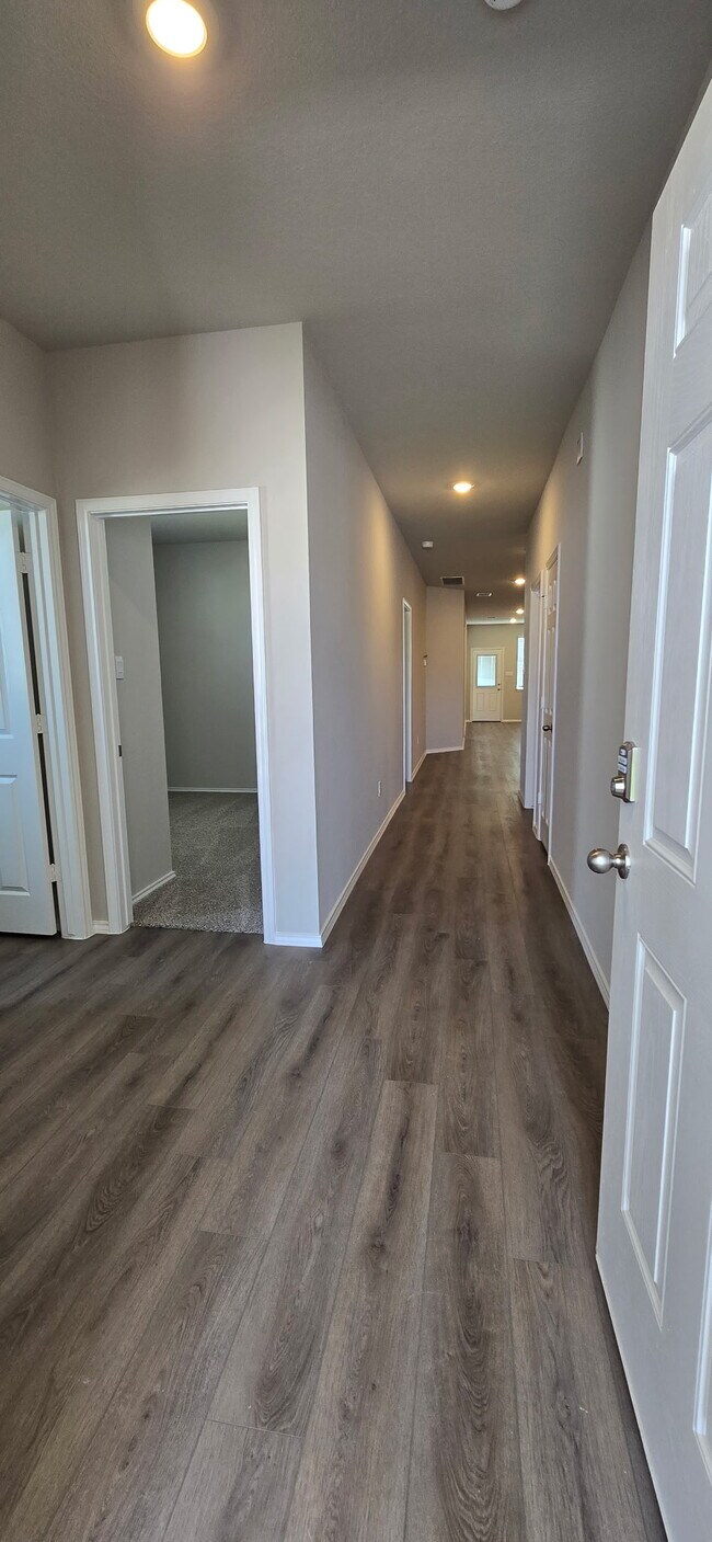 Building Photo - 1129 Stone Vly Rd