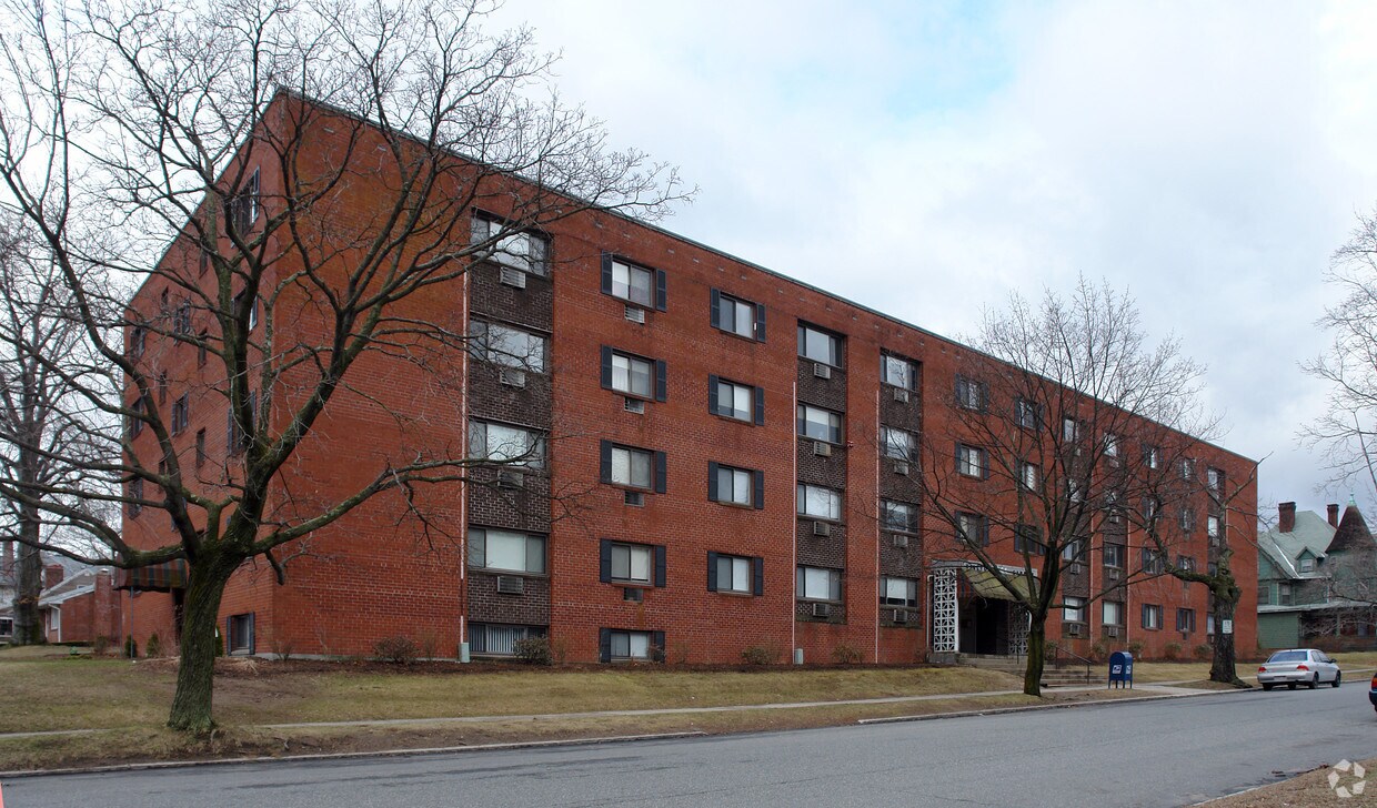 Hilltop Garden Apartments in Holyoke, MA