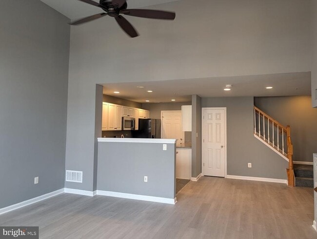 Building Photo - 1891 Crescent Park Dr