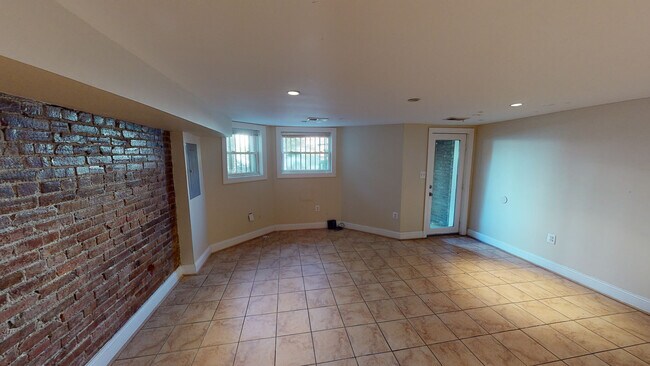 Foto del edificio - 3642 11th St NW