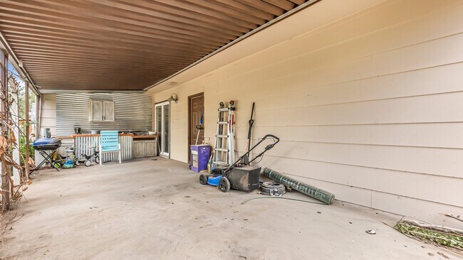 Building Photo - 636 Karen Ct