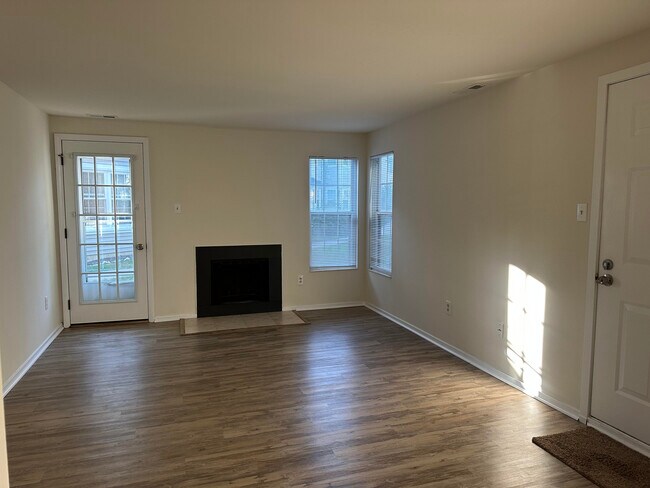 Building Photo - 242 Meadow Ridge Rd