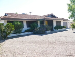 Building Photo - 1719 N Circle Dr