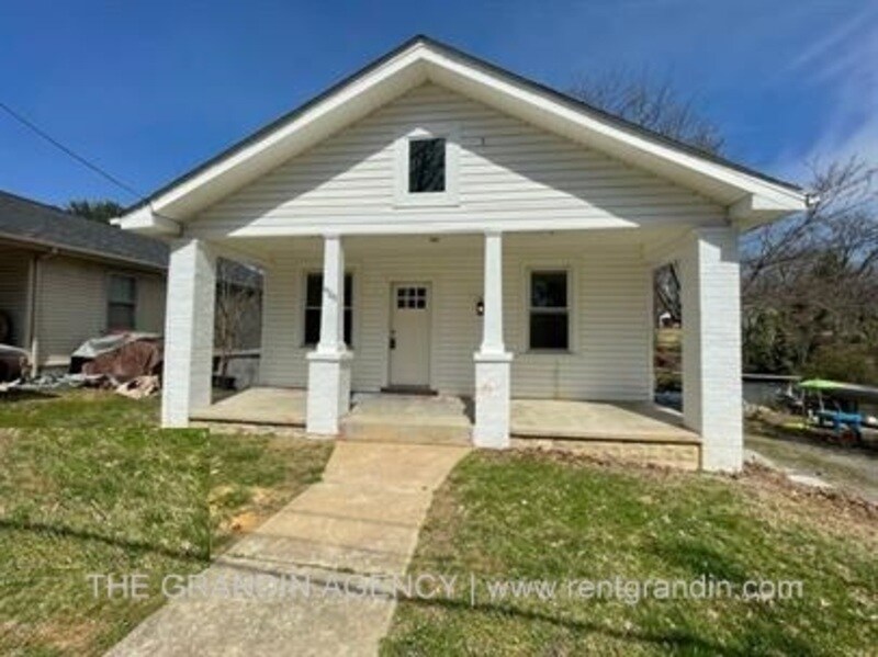 Foto principal - 4705 Surrey Ave NW