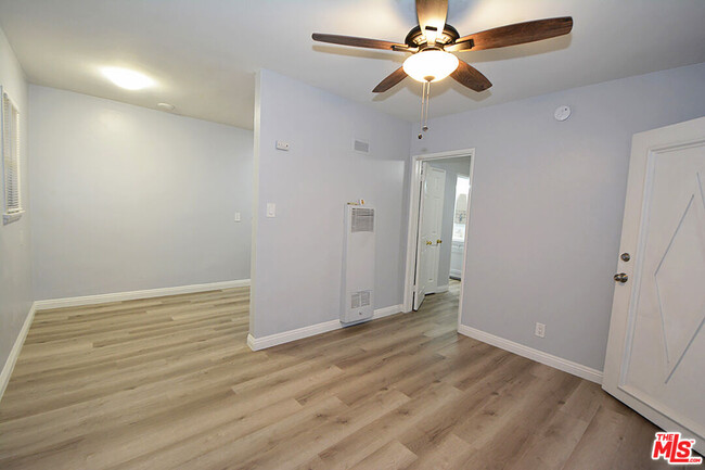 Building Photo - 181 W Spazier Ave