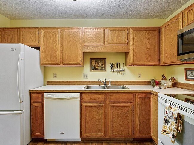 Foto del edificio - 4300 Trenton Ln N
