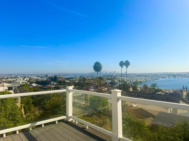 Foto del edificio - Gorgeous Ocean, City, and Harbor View Home