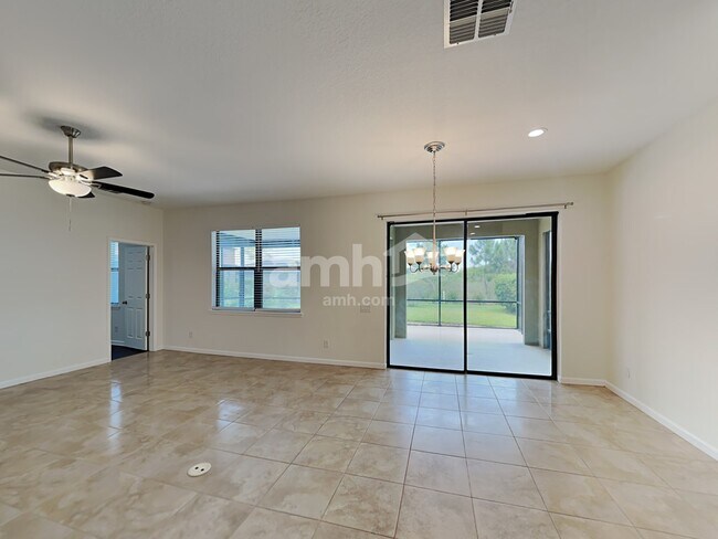 Foto del edificio - 5562 107th Terrace E