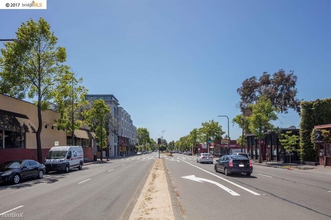 Foto del edificio - 1441 University Ave