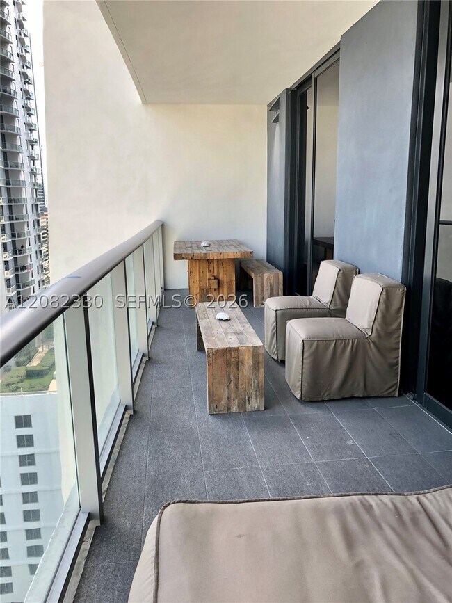 Building Photo - 1010 Brickell Ave