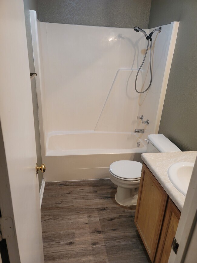 706 McAnear St, Cleburne, TX 76033 Townhome Rentals in Cleburne TX