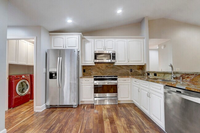 Foto del edificio - 9419 Woodbreeze Blvd