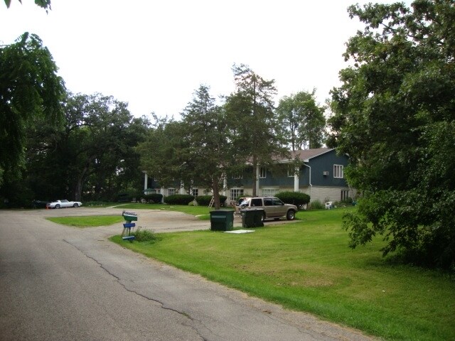 Building Photo - 1741-1747 Kettle Cove Ct