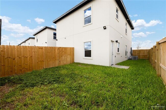 Foto del edificio - 4512 Larkspur Ave