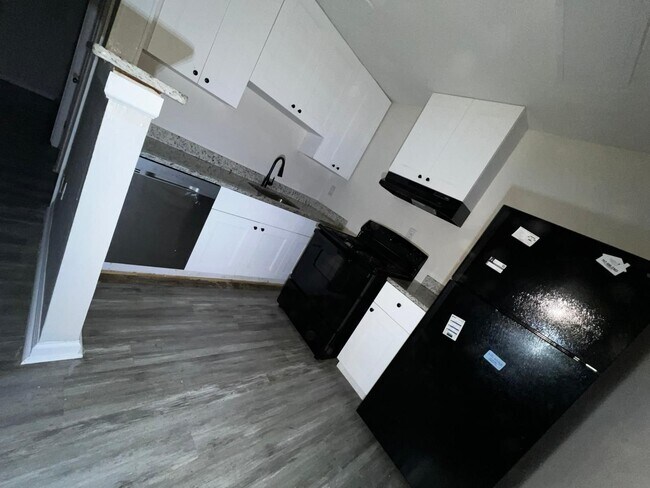 Foto del edificio - 9544 5th Bay St