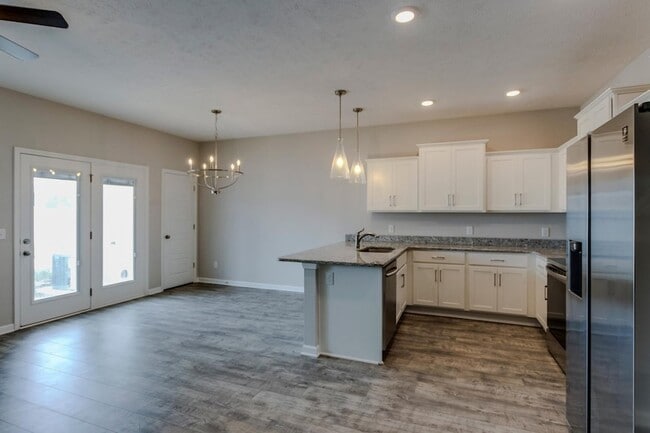 Building Photo - 4333 Doral Dr