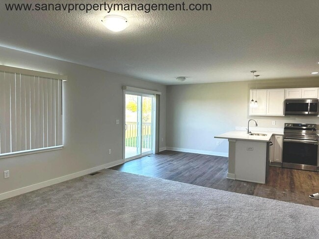 Building Photo - "Charming Family Living: 3BR, 2BA Home Steps Away from High School, Triumph Park, and Sugar Creek...