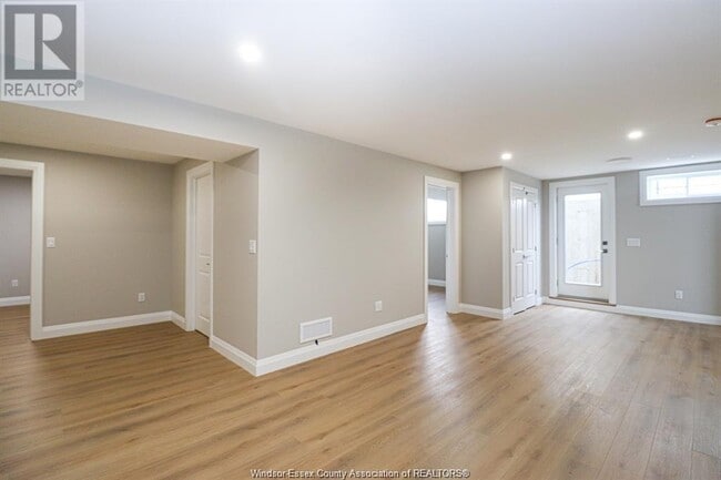 Building Photo - 559 Keil Trail N