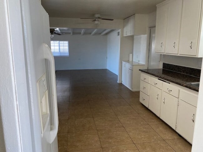 Building Photo - 3 bedroom, 2 ba house w/  view Encanto are...