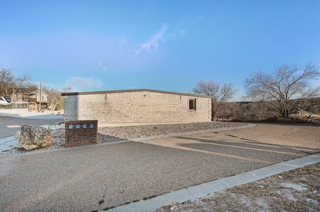 Foto del edificio - Fully Furnished Rental at Buffalo Springs Lake! All bills paid!