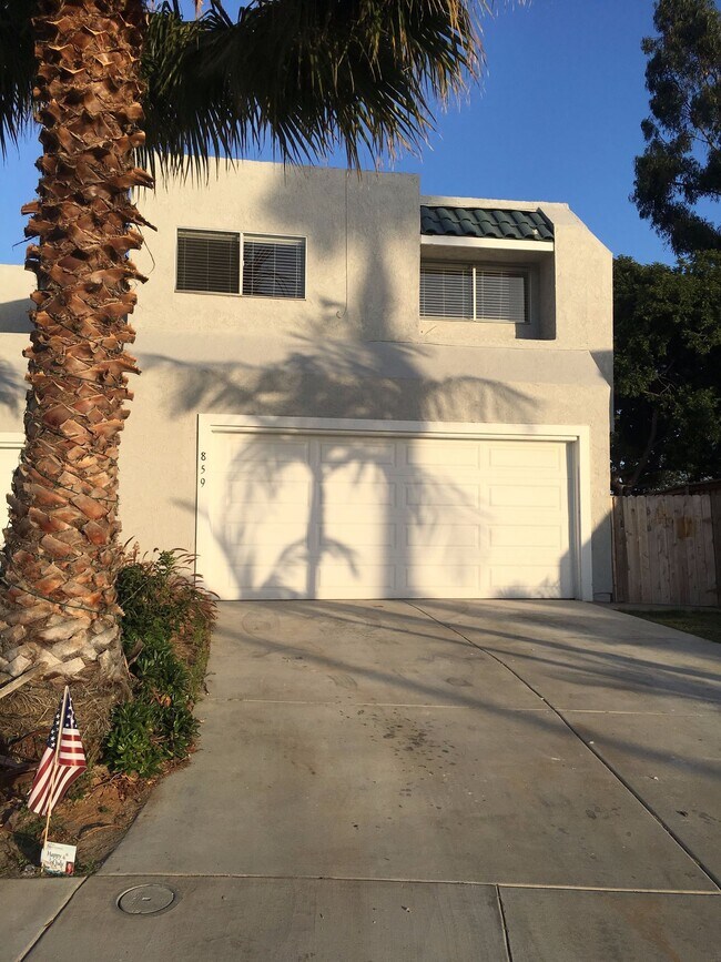 Building Photo - 861 Mola Vista Way