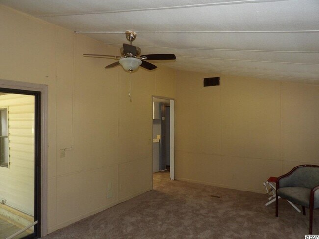 Building Photo - 3080 Temple Dr