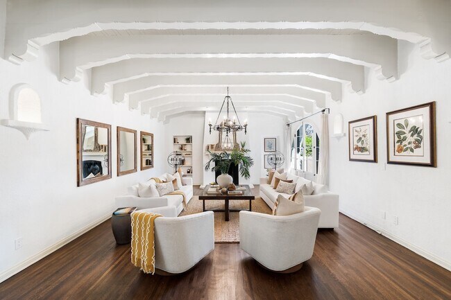Foto del edificio - 349 N Mansfield Ave