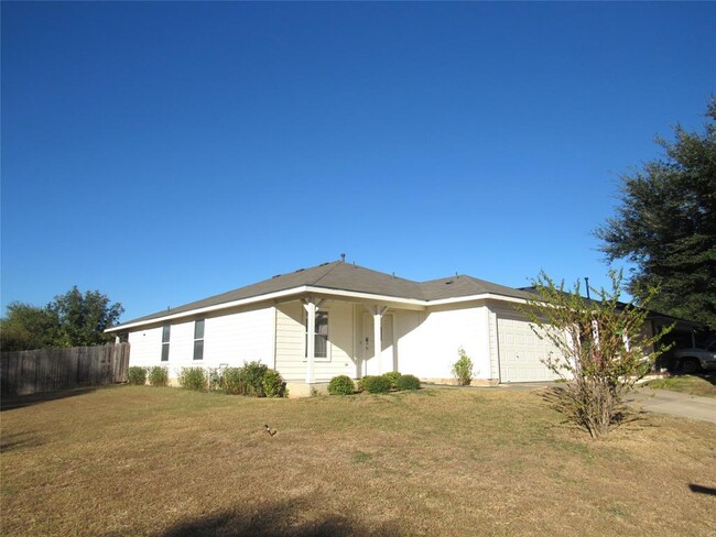 Building Photo - 17600 Milkweed Cove