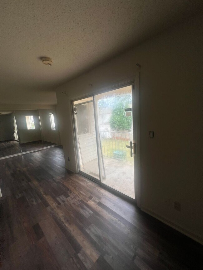 Foto del edificio - Spacious One Bedroom Unit