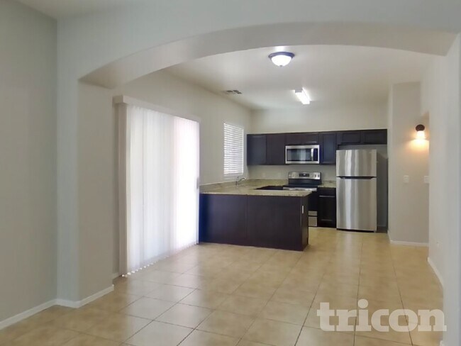 Building Photo - 3921 W Irwin Ave