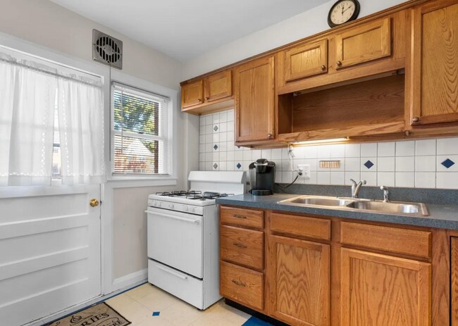 Foto del edificio - 1420 Cedarcroft Rd