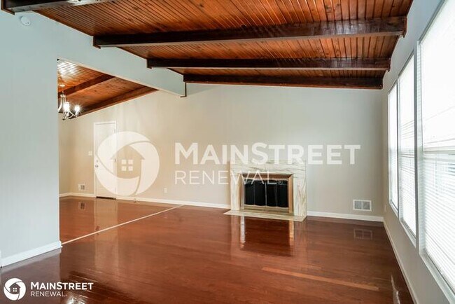 Building Photo - 5921 LAUREL HALL DR, INDIANAPOLIS, IN 46226