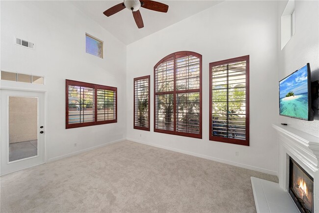 Building Photo - 28 Tierra Montanosa