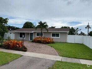 Building Photo - 105 Palamino Cir