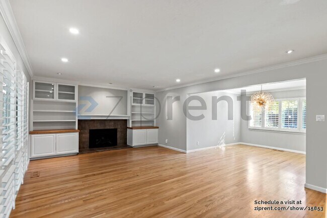 Building Photo - 310 Las Lomas Way