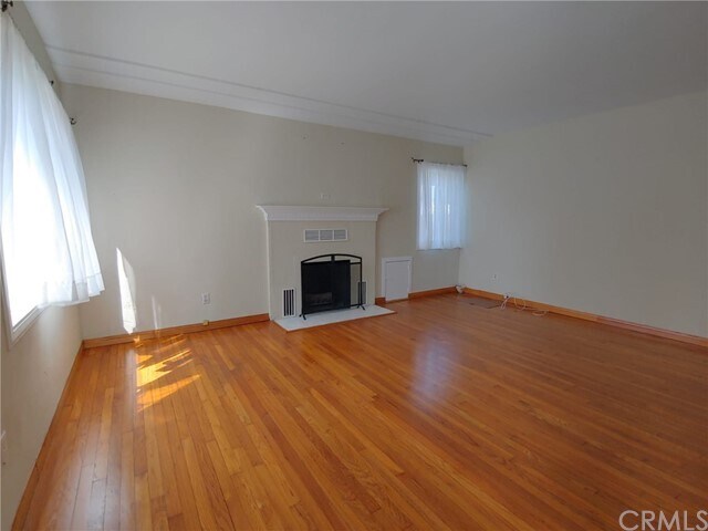 Building Photo - 528 S Walnut Ave