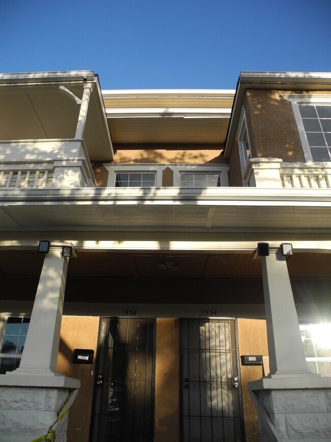 Entrada principal - 1934 Henderson Ave
