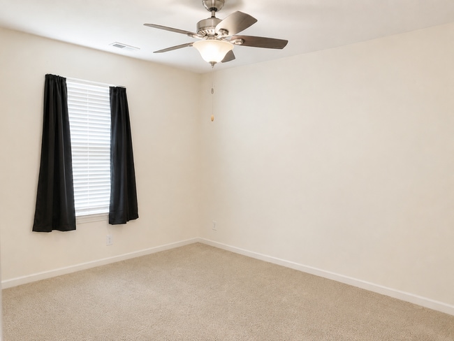 Building Photo - 2915 Dillon Dr
