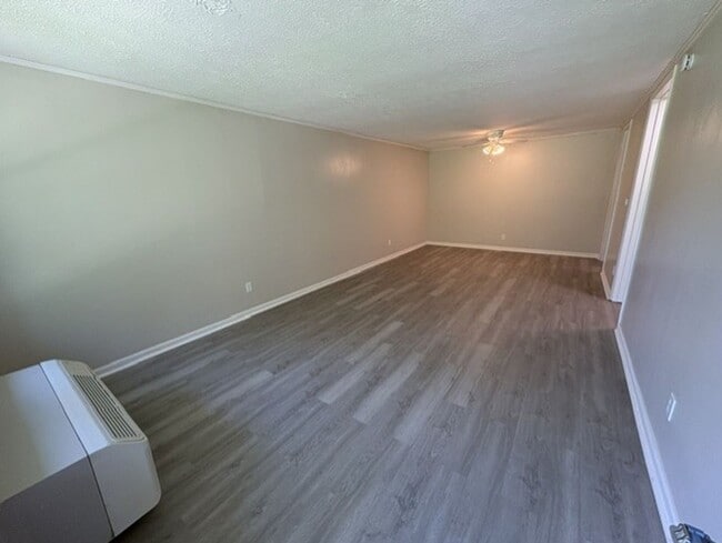 Building Photo - Clean & Comfortable 1-Bedroom Home Near Kent Conveniences