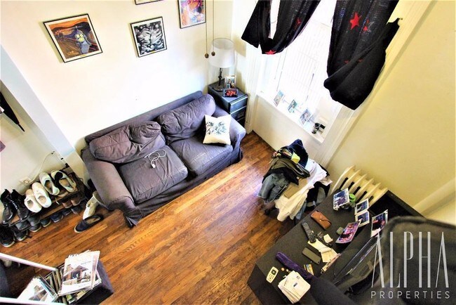 Foto del edificio - 228 W 13th St