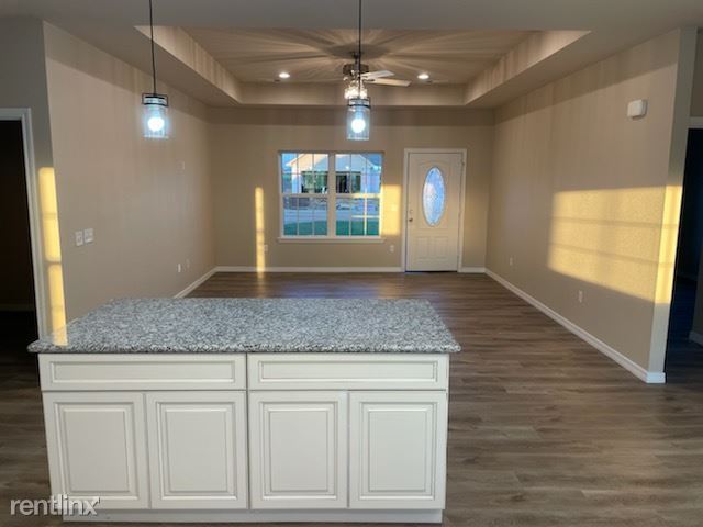 Building Photo - 4 br, 2.5 bath House - 333 Venus Road